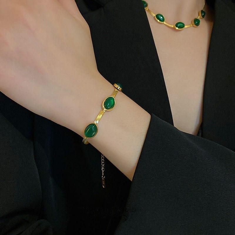 Oval Green Crystal Pendant Necklace Set With Bracelet || VIBZU
